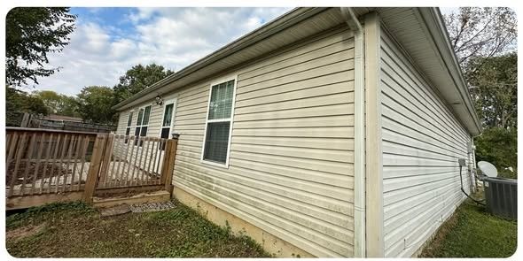 Vinyl siding before soft washing